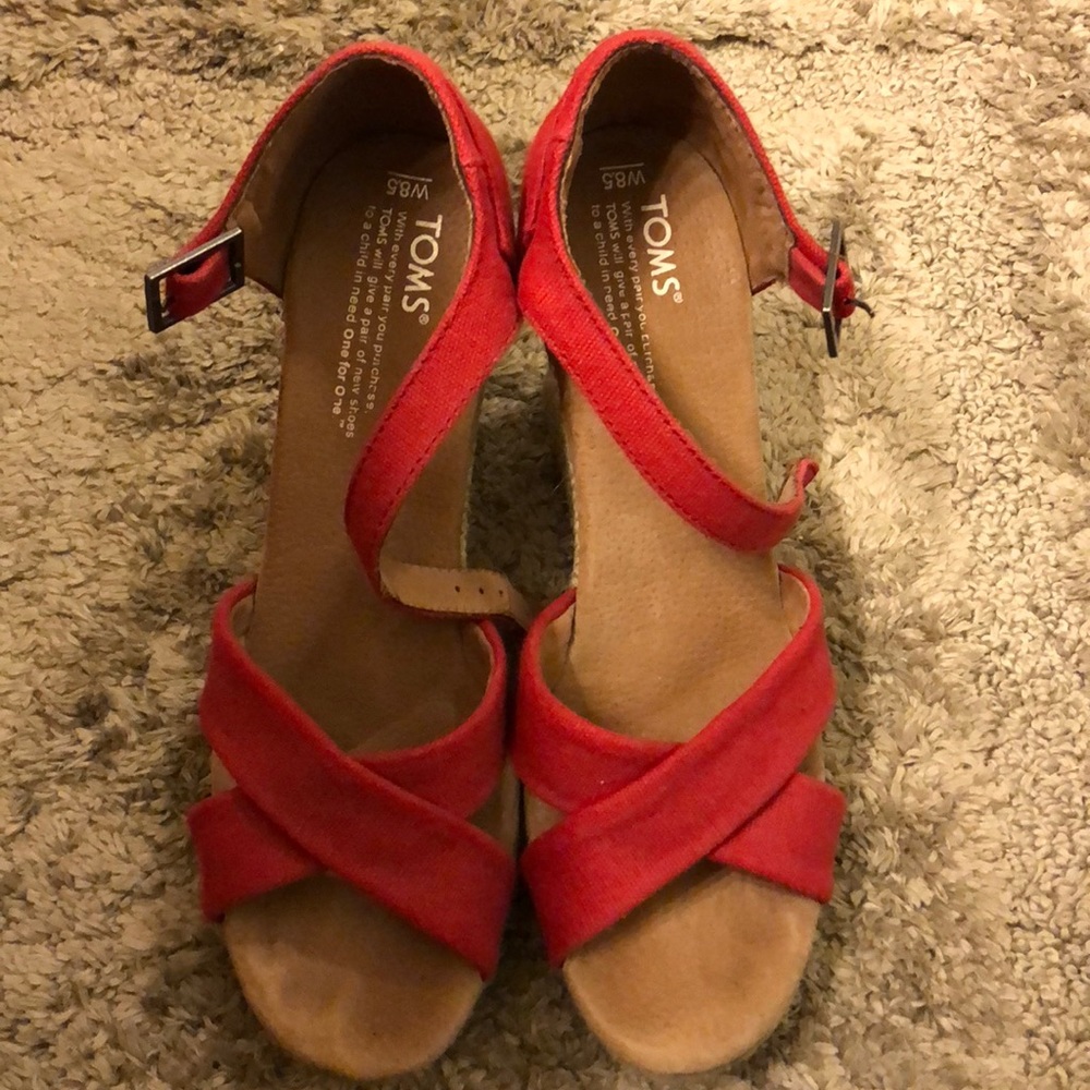 Toms Red wedges